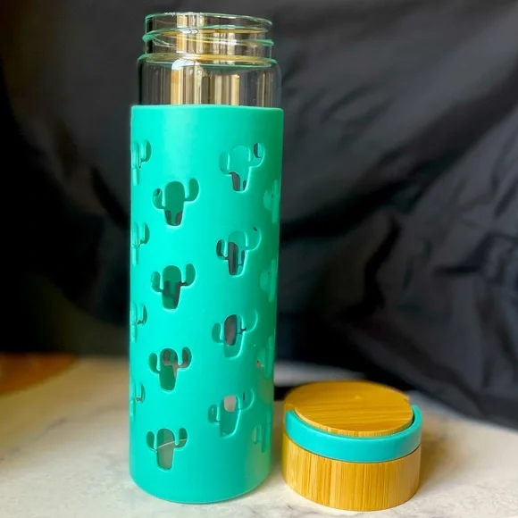 Water bottle - Picture 3 of 4